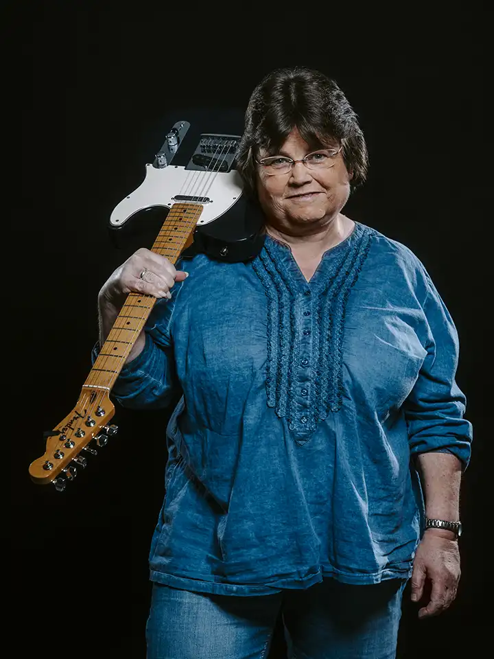 Gitarrenunterricht-Aichach-bei-Uli-Mill-Gitarre-lernen Gitarrenunterricht Aichach: Gitarre lernen mit Profi Gitarristin Uli Mill